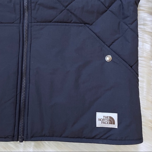 The North Face Women’s Cuchillo Reversible Navy Vest - Picture 5 of 9